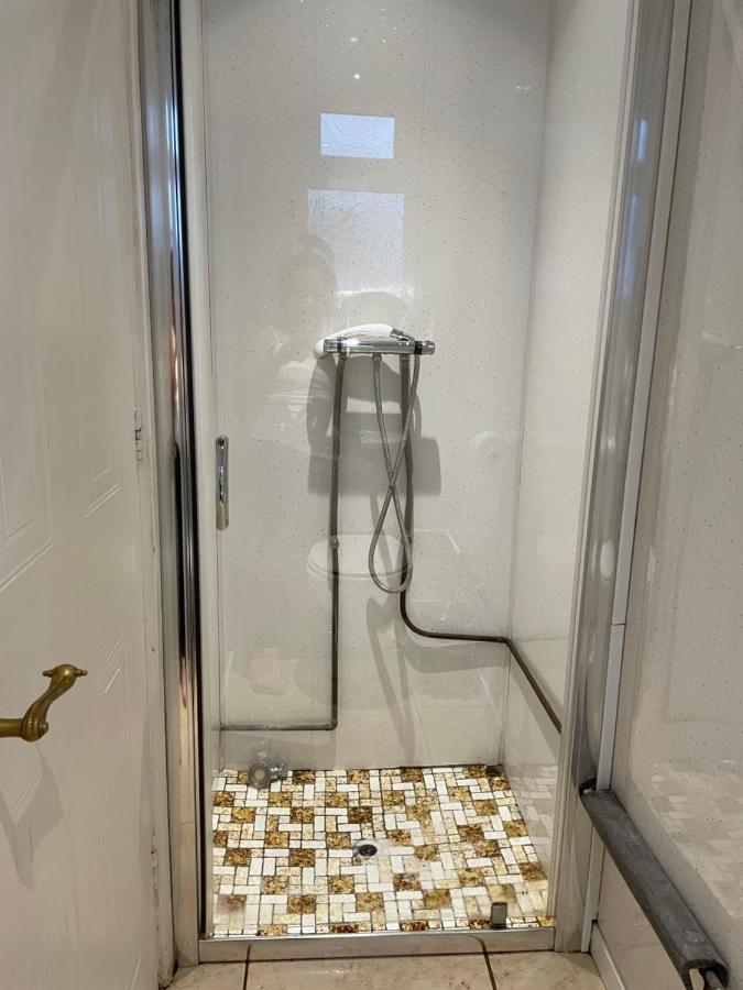 Renovated 4-Bed Home - Sleeps 9 - Parking - Spa Blackpool Dış mekan fotoğraf