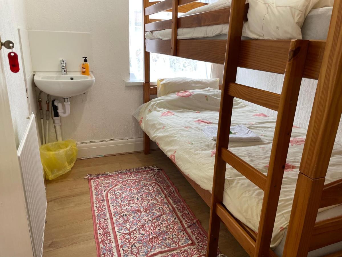 Renovated 4-Bed Home - Sleeps 9 - Parking - Spa Blackpool Dış mekan fotoğraf
