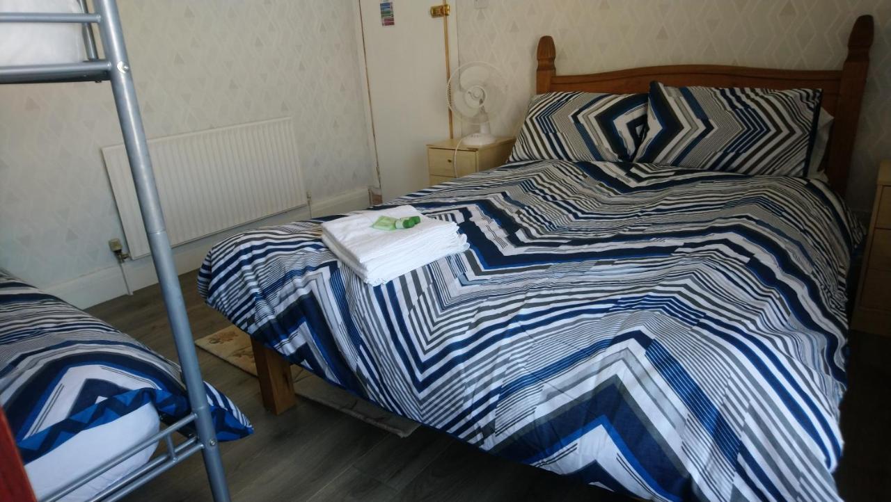 Renovated 4-Bed Home - Sleeps 9 - Parking - Spa Blackpool Dış mekan fotoğraf