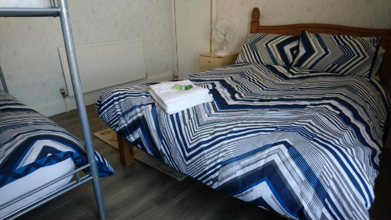 Renovated 4-Bed Home - Sleeps 9 - Parking - Spa Blackpool Dış mekan fotoğraf