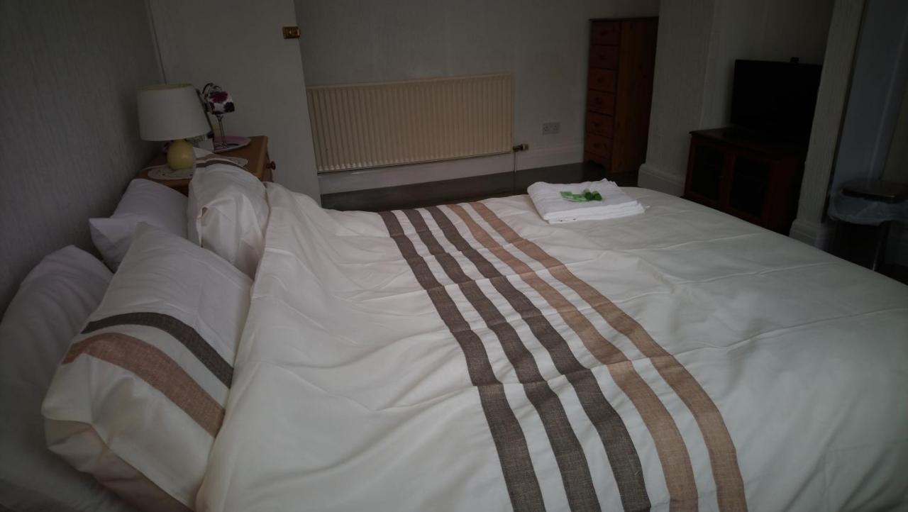 Renovated 4-Bed Home - Sleeps 9 - Parking - Spa Blackpool Dış mekan fotoğraf