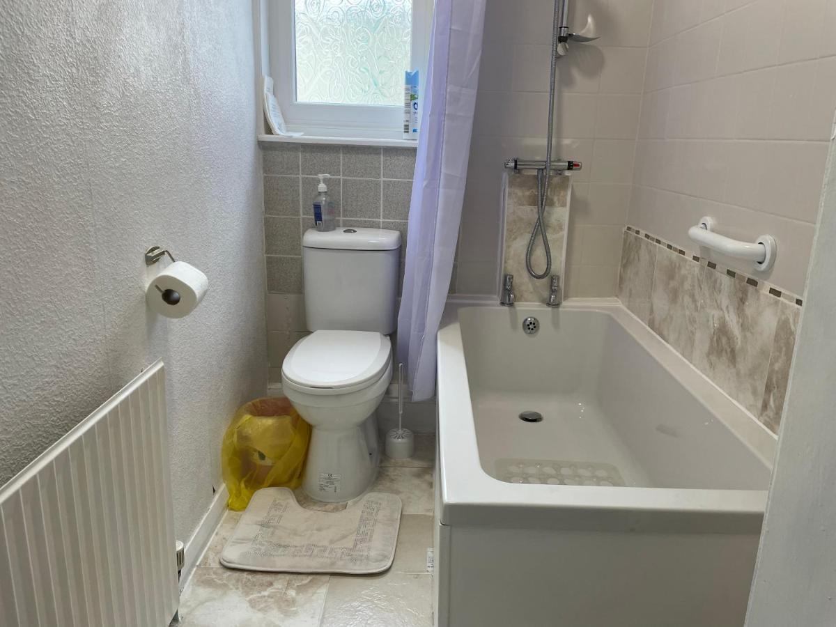 Renovated 4-Bed Home - Sleeps 9 - Parking - Spa Blackpool Dış mekan fotoğraf
