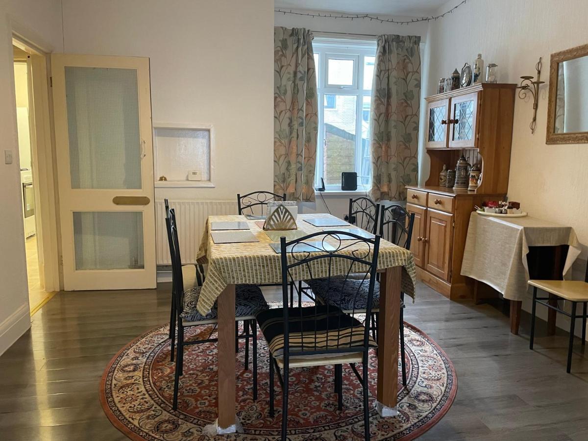 Renovated 4-Bed Home - Sleeps 9 - Parking - Spa Blackpool Dış mekan fotoğraf