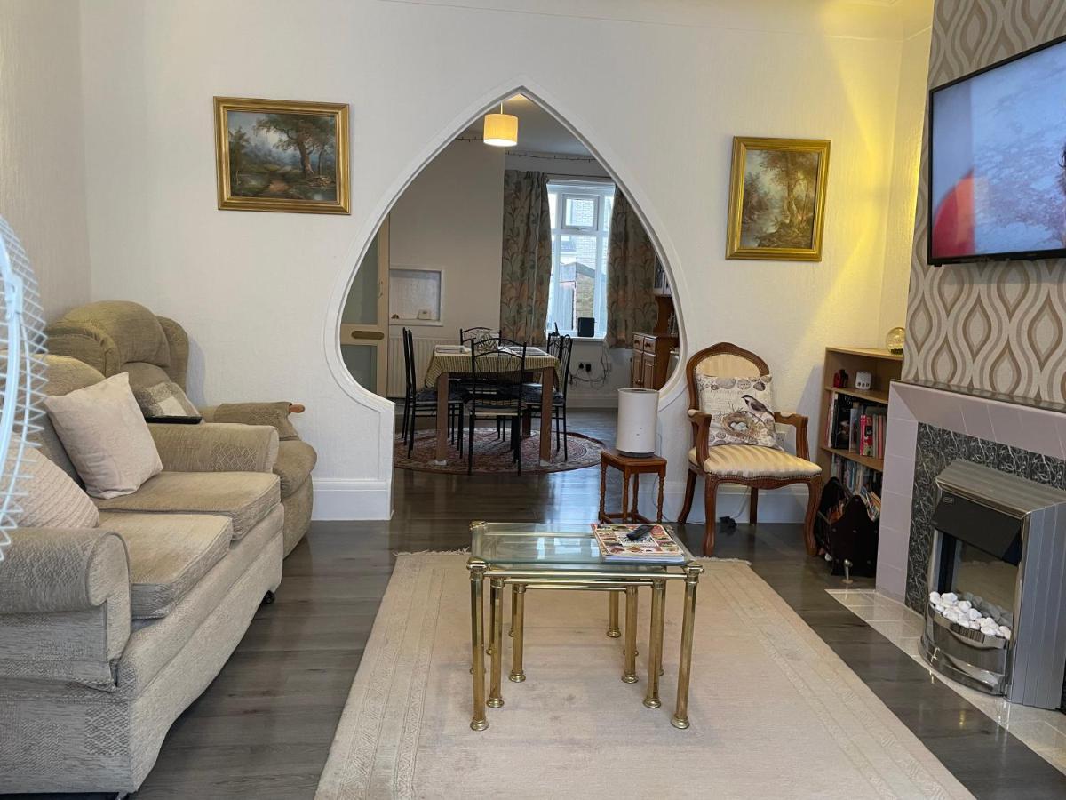 Renovated 4-Bed Home - Sleeps 9 - Parking - Spa Blackpool Dış mekan fotoğraf