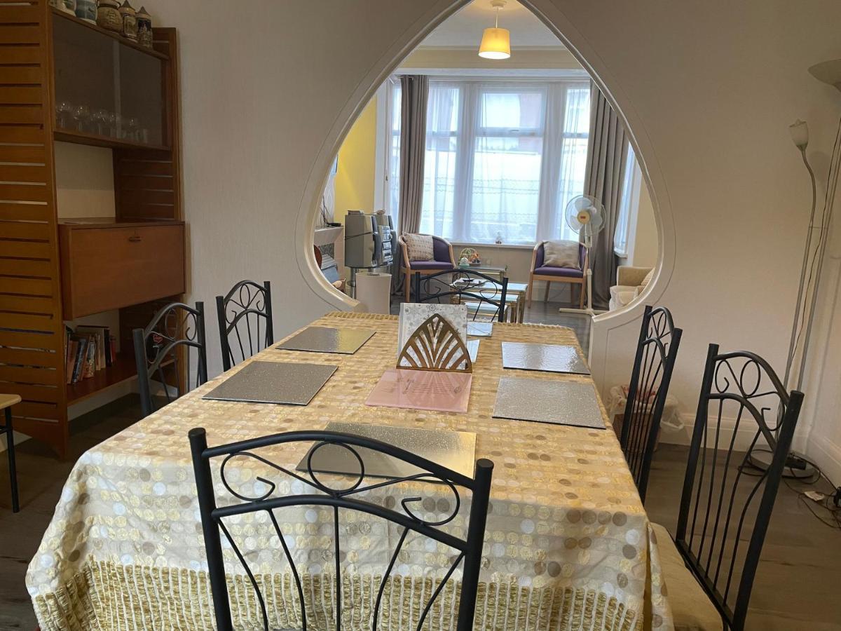 Renovated 4-Bed Home - Sleeps 9 - Parking - Spa Blackpool Dış mekan fotoğraf